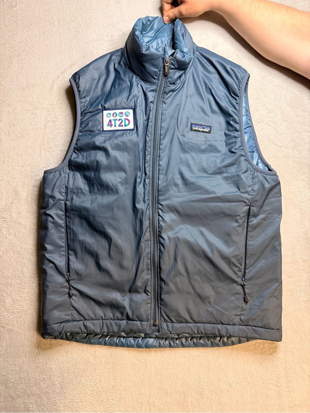 Patagonia Blue Lightweight Jacket with Colorful 4T2D Patch